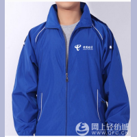 风衣批发的市场机遇与服装辅料制造的协同发展